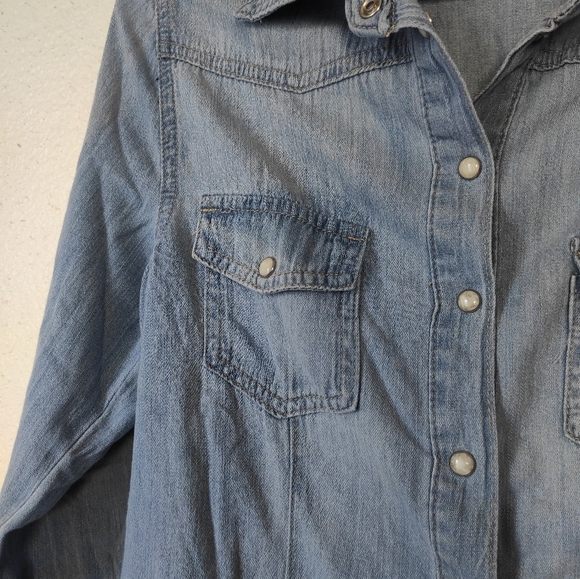 Light wash denim button-up - Picture 2 of 2